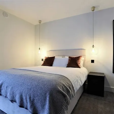 Brand New! Large & Luxurious Mews In 4! بيت للعطل *