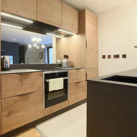 Brand New! Large & Luxurious Mews In 4!