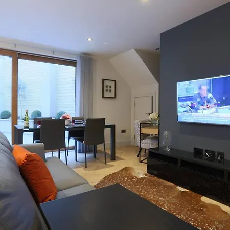 Brand New! Large & Luxurious Mews In 4! *