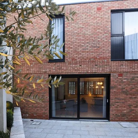 Brand New! Large & Luxurious Mews In 4!