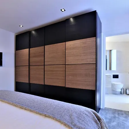 Brand New! Large & Luxurious Mews In 4! * دبلن